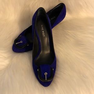 Nine W. periwinkle suede pump